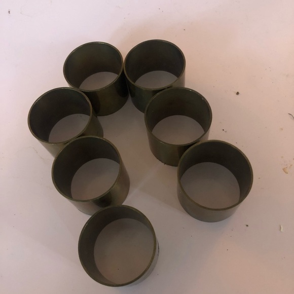 7 Vintage Brass Napkin Rings. Keep it simple and classy or decorate with napkins - Picture 7 of 7